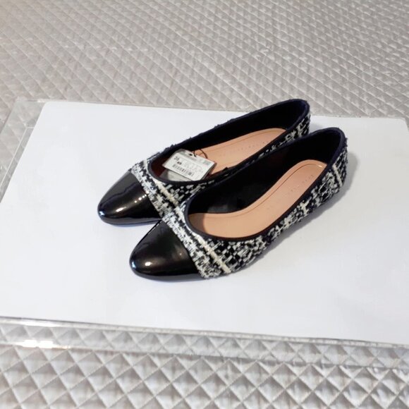 NWT Zara black, white & gold tweed-like flats w/ patent black rounded toe, 6 - Picture 6 of 14